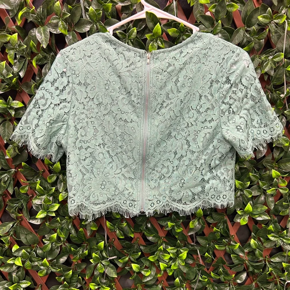 SOLD!! NWOT L'atiste by Amy Laced Crop Top - Size M - Picture 2 of 4